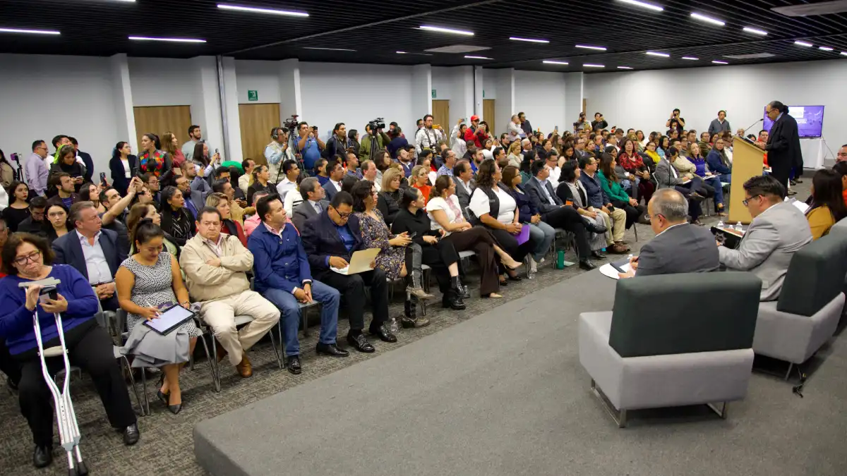 Necesario tipificar ciberasedio para garantizar seguridad y justicia: panelistas en Foro de Divulgación