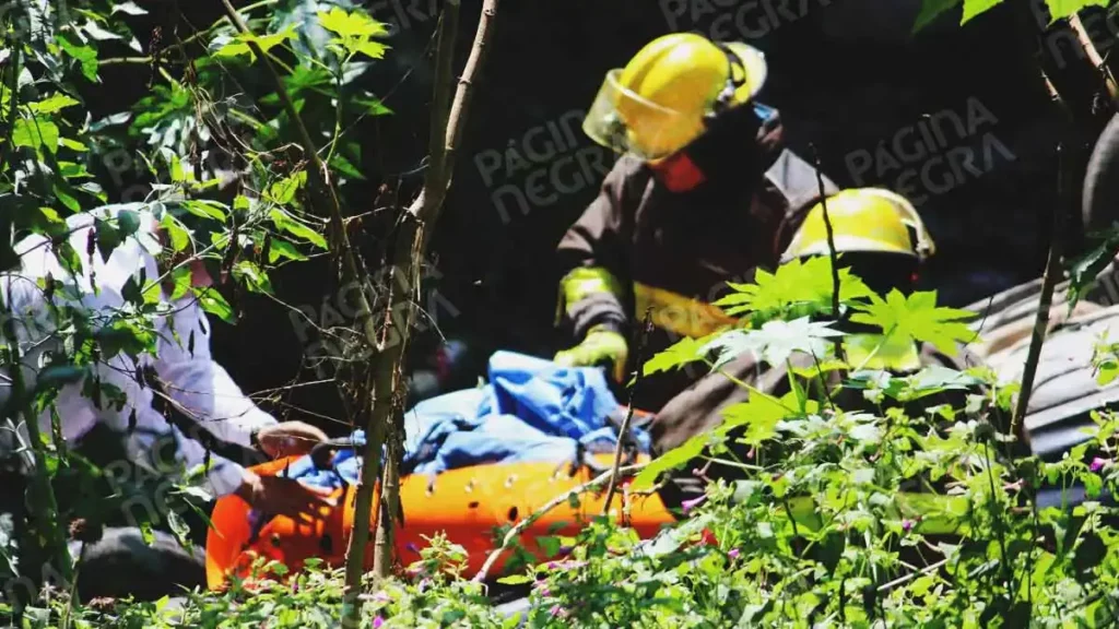Hombre muere tras volcar y quedar prensado en San Andrés Cholula, Puebla