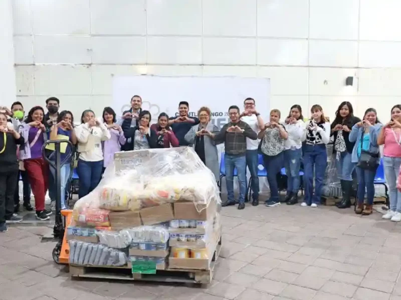 Omar Muñoz y Tere Alfaro entregan insumos alimentarios a escuelas
