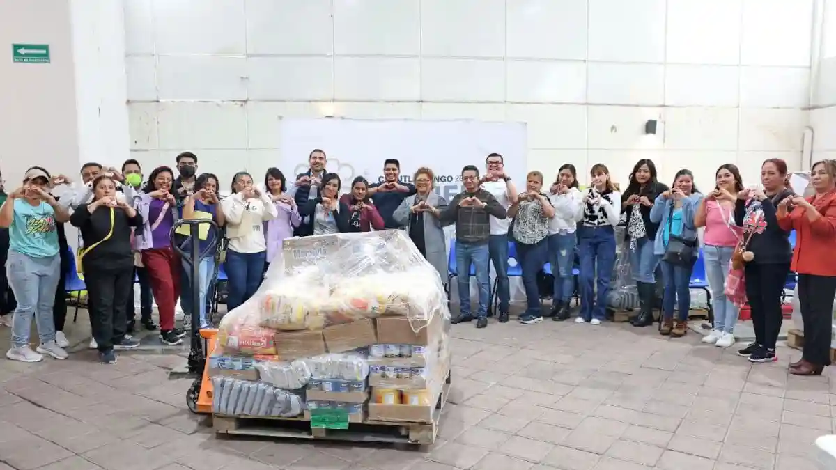 Omar Muñoz y Tere Alfaro entregan insumos alimentarios a escuelas