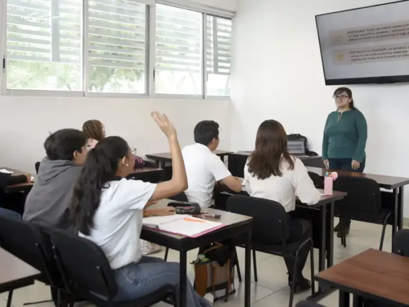 Reconoce BUAP el trabajo y compromiso de las y los docentes hora clase