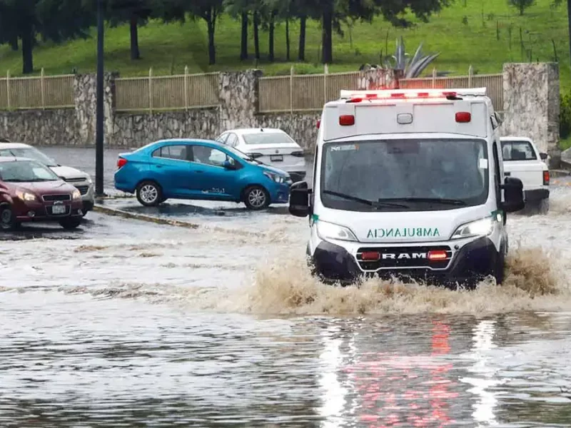 Lluvia provoca caos, inundaciones y el desbordamiento del Río Atoyac en Puebla