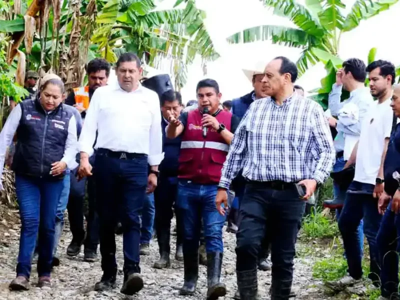 Alejandro Armenta se compromete a terminar la construcción de puente en Francisco Z Mena, Puebla