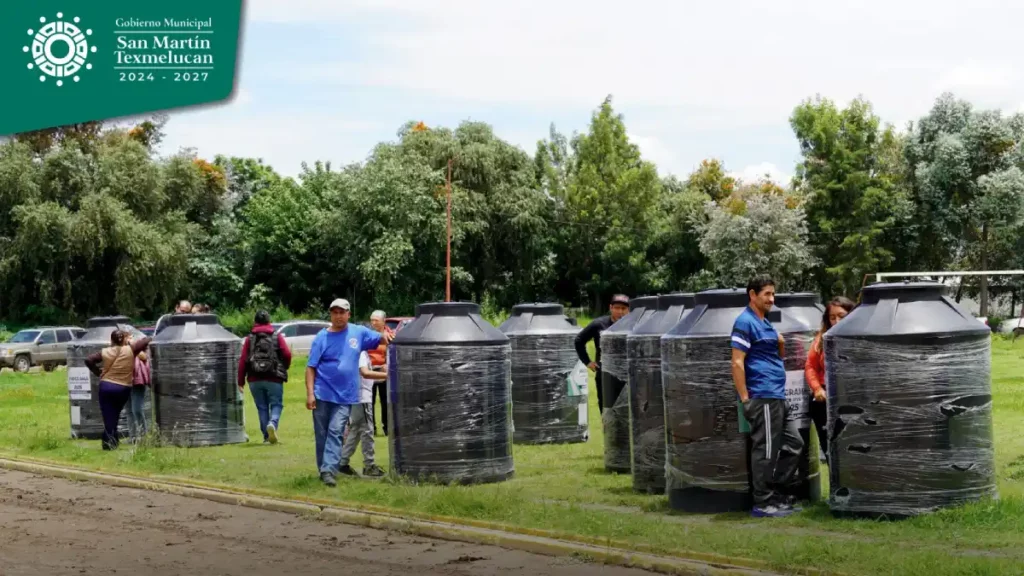 El presidente municipal Juan Manuel Alonso entrega más de 550 tinacos a familias Texmeluquenses como parte del programa "Cadena de Vivienda 2025"