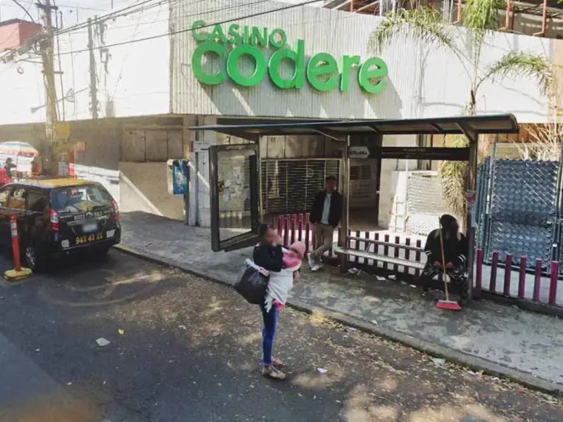 Delincuentes intentan robar casino de Plaza Dorada, Puebla; asaltan a guardia