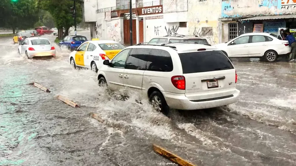 Tormenta “Barry” deja inundaciones en Puebla capital y zona metropolitana por fuertes lluvias 