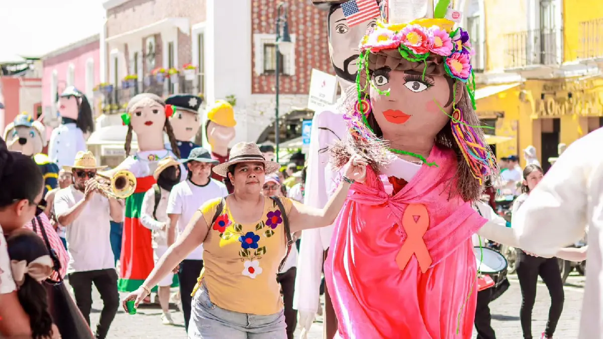 Ariadna Ayala presidenta municipal convoca al desfile de mojigangas 2025 en Atlixco