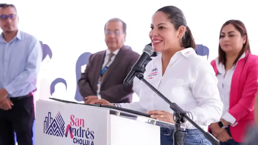 Acerca Lupita Cuautle servicios y atención directa a Lázaro Cárdenas