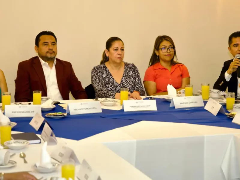 Sostiene Laura Artemisa encuentro con representantes de instituciones de educación superior en Tehuacán