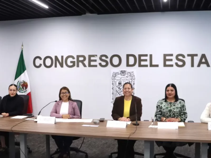 Fortalecer al magisterio poblano propone Laura Artemisa, para reconocer trayectoria