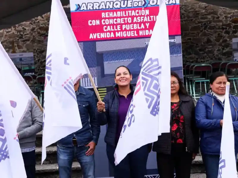 Inicia Lupita Cuautle obra de rehabilitación vial en San Francisco Acatepec