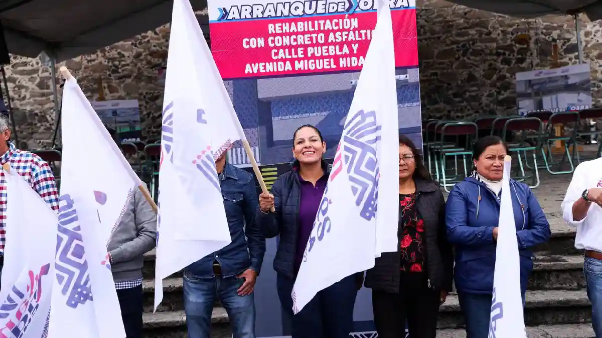 Inicia Lupita Cuautle obra de rehabilitación vial en San Francisco Acatepec