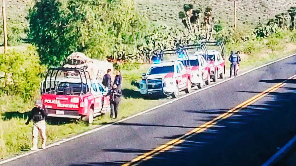Abandonan cuerpo desmembrado y embolsado sobre la carretera El Seco-Azumbilla, Puebla