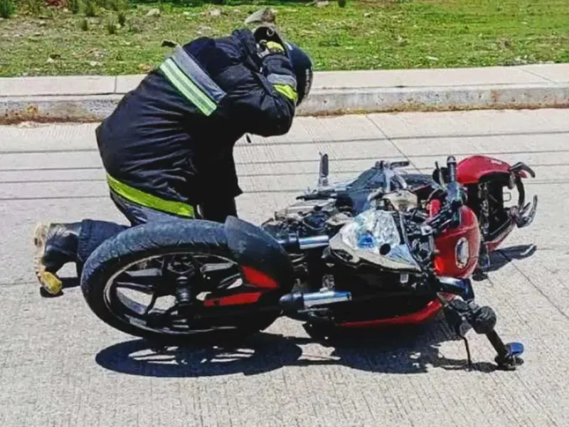 Motociclista de 15 años murió tras derrapar e impactarse contra un poste en Ciudad Serdán, Puebla