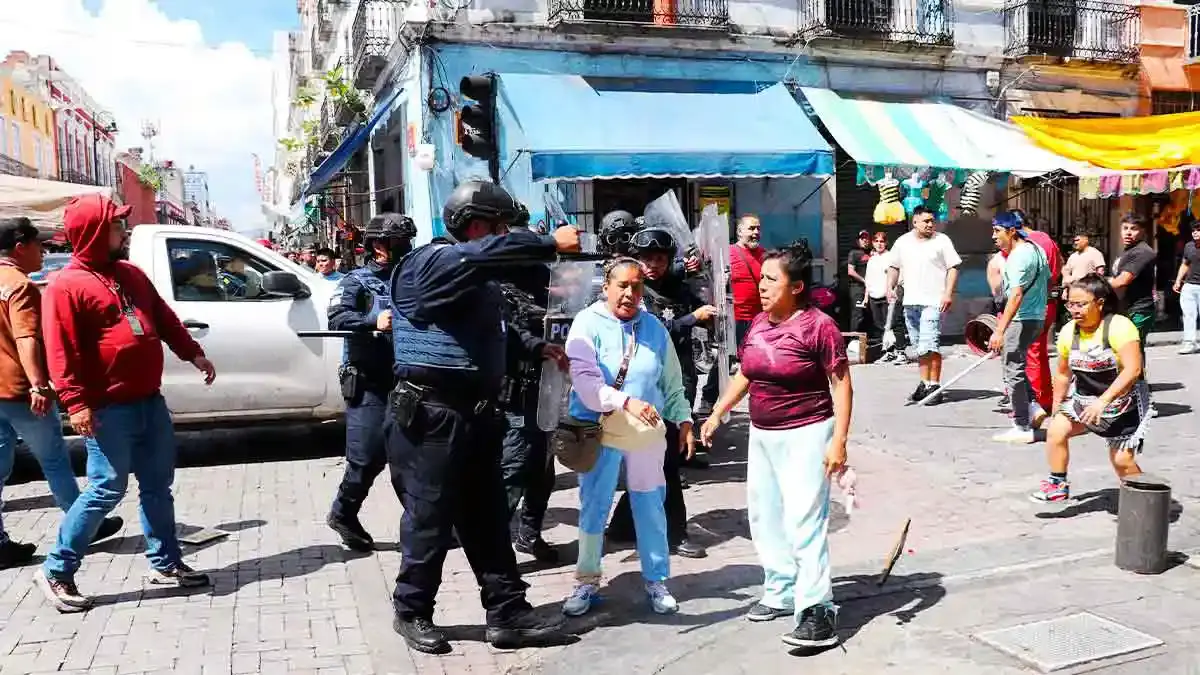 Ambulantes de “La Lola”, los responsables de agresiones a funcionarios del Ayuntamiento de Puebla 
