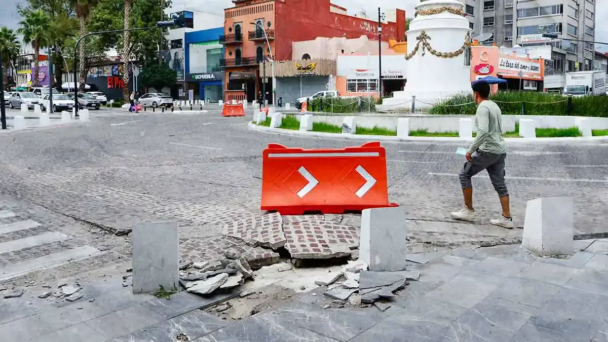 Contraloría de Puebla y empresas constructoras revisarán deficiencias en obras de la Avenida Juárez