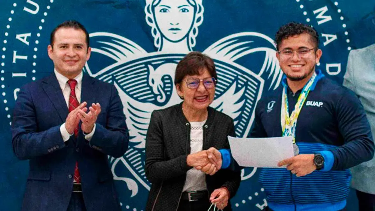 Rectora de la BUAP entrega becas deportivas a medallistas de la Universiada Nacional 2025