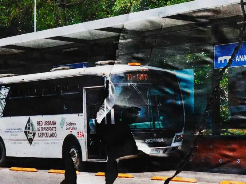 Asaltantes operan impunemente en RUTA Puebla; atracan a joven en la Línea 3