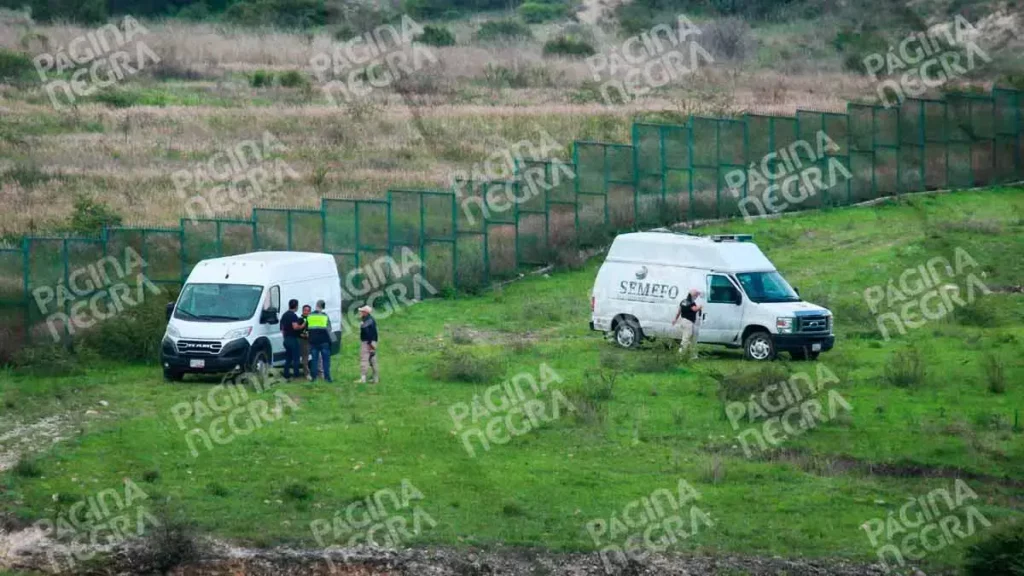 Encuentran el cuerpo de un hombre con impacto de bala en una barranca de Zacachimalpa, Puebla