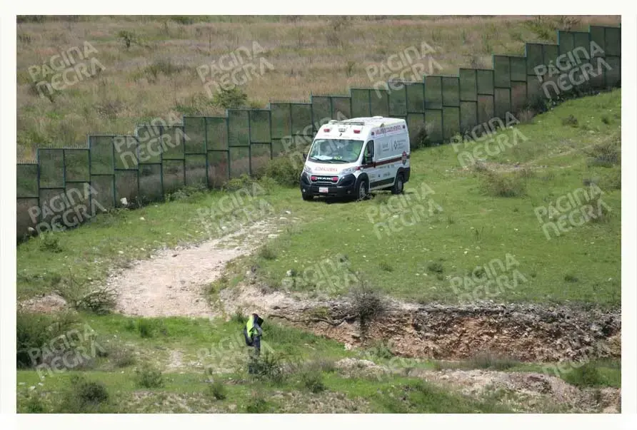 Encuentran el cuerpo de un hombre con impacto de bala en una barranca de Zacachimalpa, Puebla
