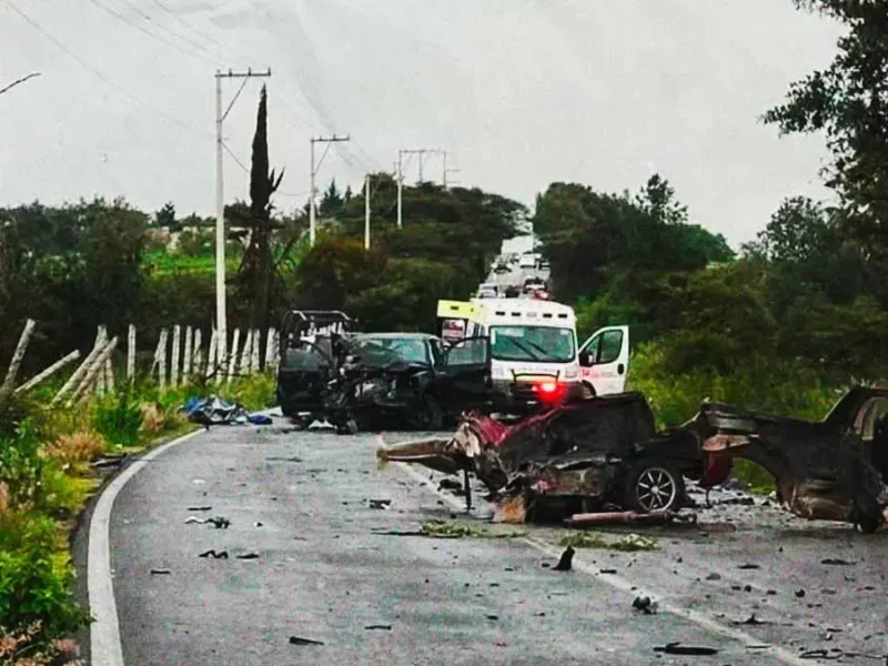 Choque frontal causó la muerte de seis personas y tres heridos entre Nealtican y San Nicolás de Los Ranchos, Puebla