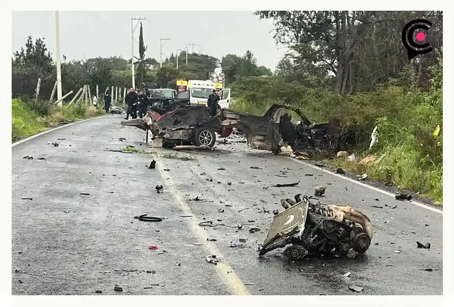 Choque frontal causó la muerte de seis personas y tres heridos entre Nealtican y San Nicolás de Los Ranchos, Puebla