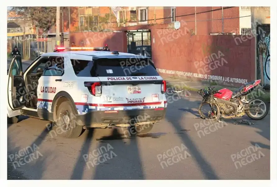 Motociclista murió tras chocar contra poste en Bosques de San Sebastián, Puebla 