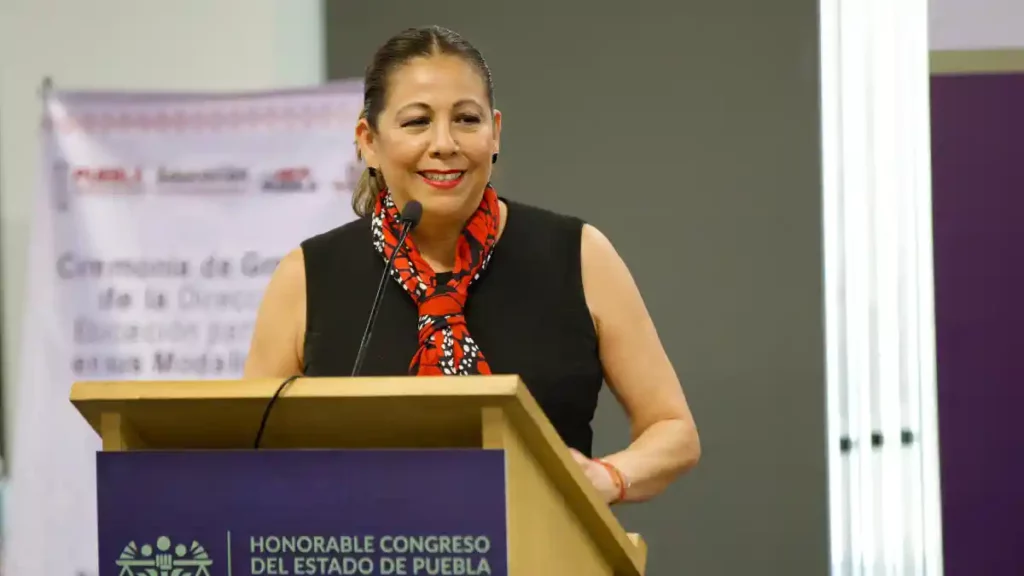 Educación, único camino para la transformación y el cambio social, destaca Laura Artemisa