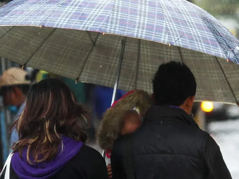 Fuerte lluvia y granizo provoca inundaciones en la junta auxiliar Romero Vargas