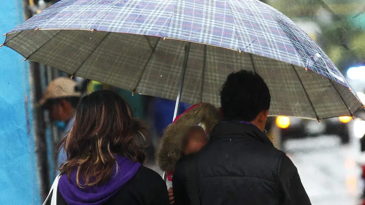 Fuerte lluvia y granizo provoca inundaciones en la junta auxiliar Romero Vargas