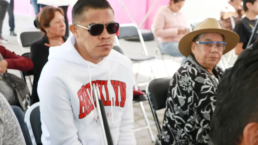 Entregan Pepe Chedraui y MariElise Budib bastones guía a integrantes del Taller de Cooperación para Ciegos A.C