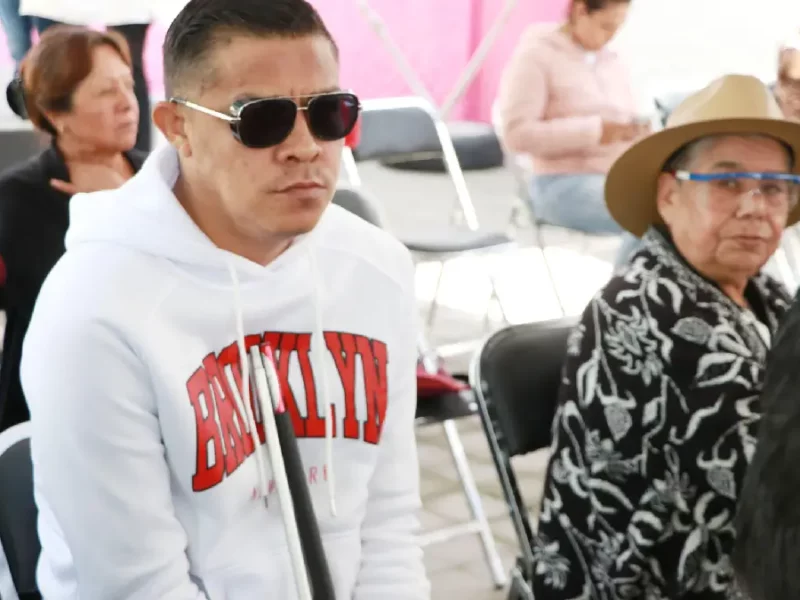 Entregan Pepe Chedraui y MariElise Budib bastones guía a integrantes del Taller de Cooperación para Ciegos A.C