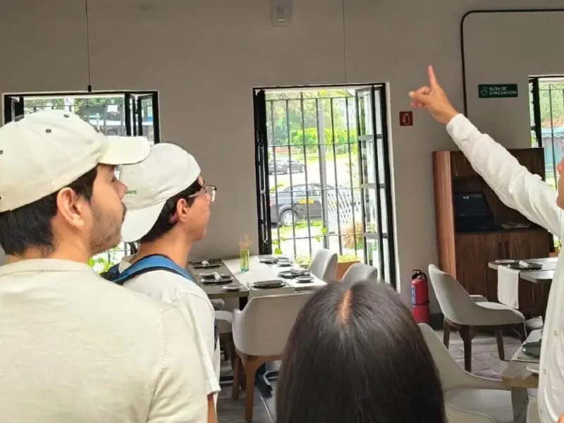 Realiza Gerencia del Centro Histórico y Patrimonio Cultural recorrido con estudiantes del Tec de Monterrey