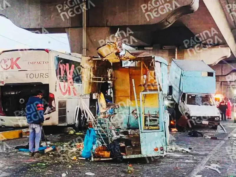 Autobús provocó choque y volcadura de camioneta en autopista México-Puebla; accidente dejó decenas de lesionados 