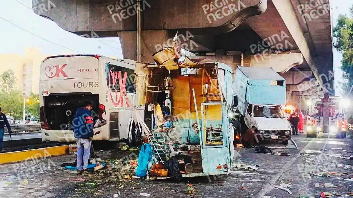 Autobús provocó choque y volcadura de camioneta en autopista México-Puebla; accidente dejó decenas de lesionados