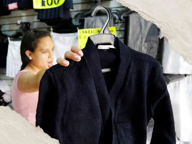 Lanzan licitación para compra de uniformes, mochilas y calzado para estudiantes de Puebla