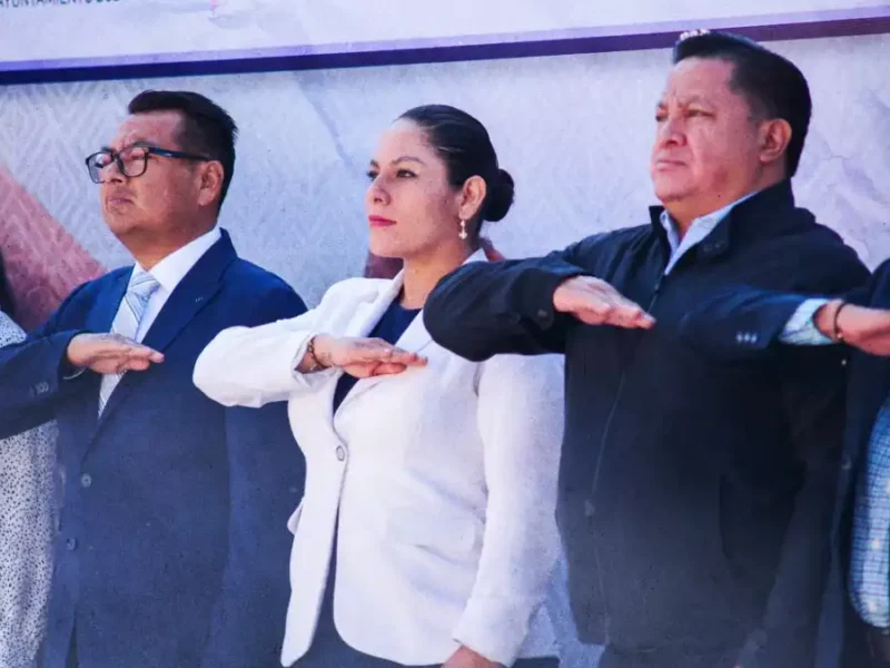 Reafirma Lupita Cuautle valores cívicos y de legalidad en ceremonia
