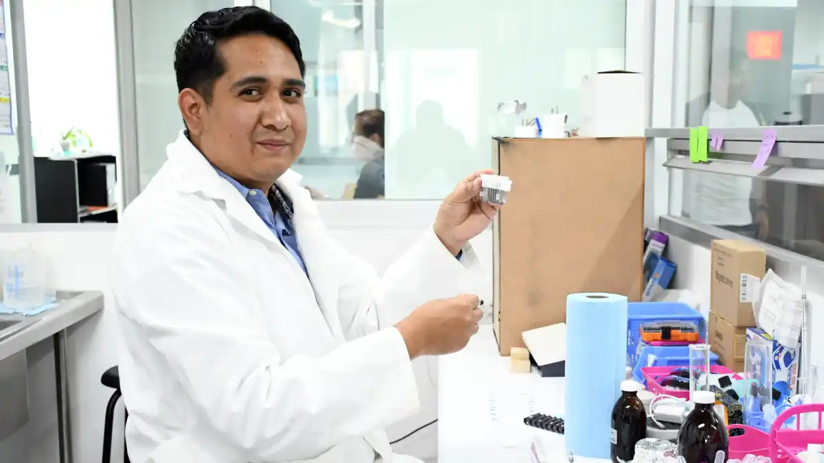 En la BUAP se desarrolla tecnología para eliminar colorantes textiles y fármacos