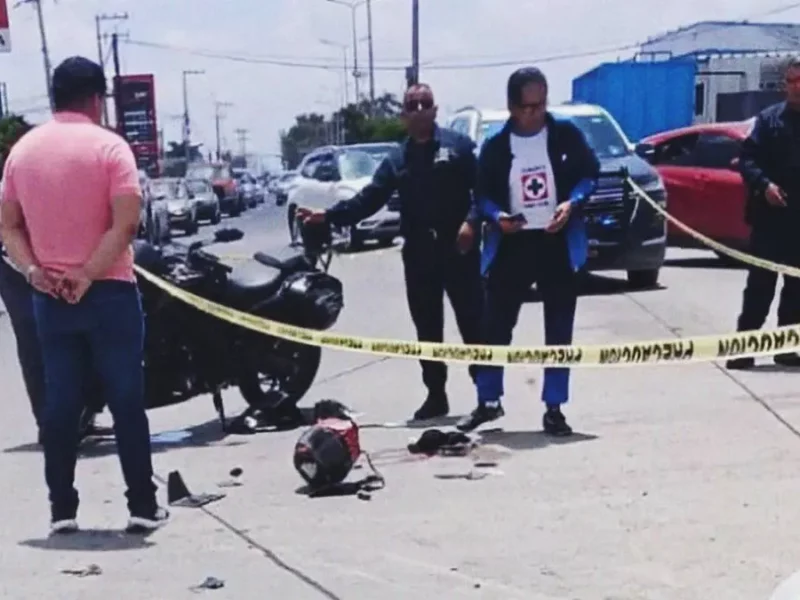 Motociclista sufrió amputación parcial de un pie y fracturas tras choque Cholula; conductor responsable huyó