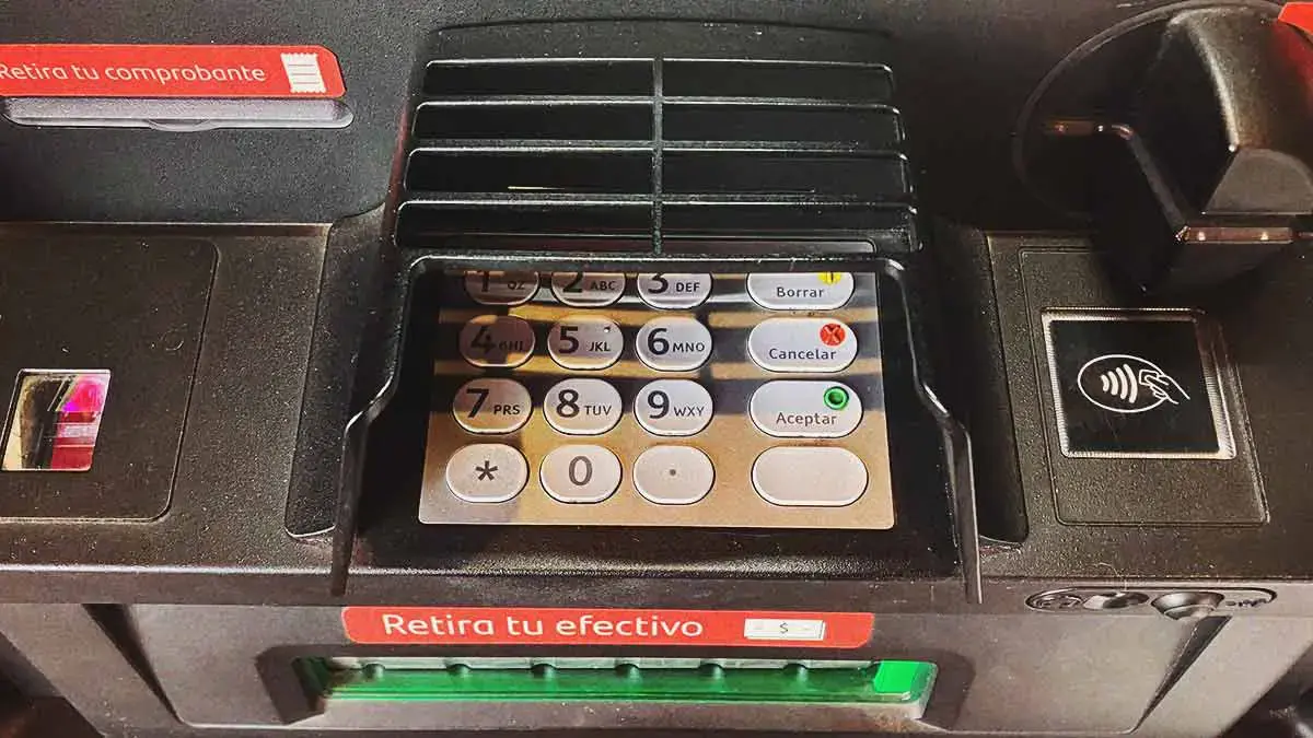 Ocho delincuentes intentaron robar dinero de un cajero automático en el Centro Histórico de Puebla