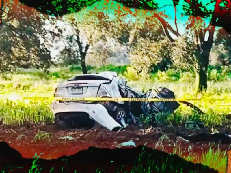 Choque y volcadura deja dos personas muertas en Acajete, Puebla