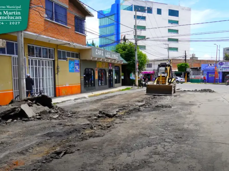 Inicia rehabilitación de drenaje sanitario y de red de agua potable en calle comercio en Texmelucan