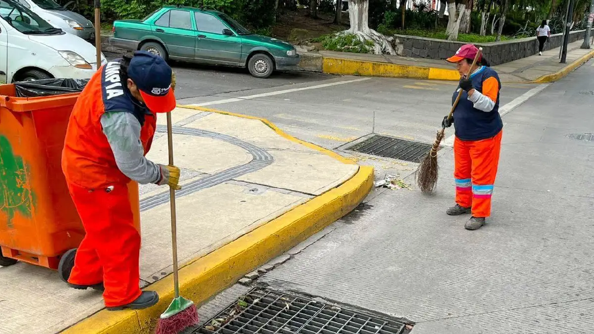 Intensifica Gobierno de la Ciudad limpieza de alcantarillas como medida preventiva ante temporada de lluvias