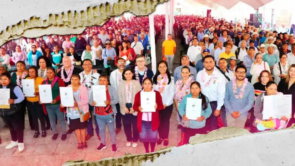 Mujeres ejidatarias de Atlixco, reciben título de propiedad a manos de la presidenta, Ariadna Ayala y el procurador agrario, Víctor Suárez