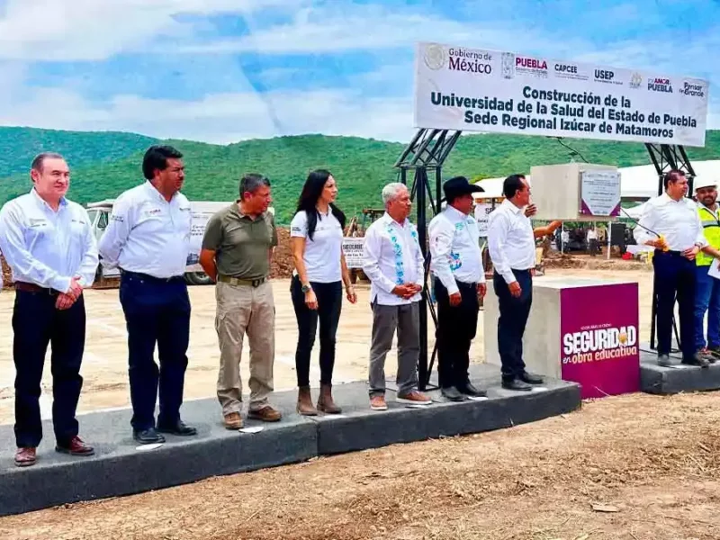 Alejandro Armenta coloca la primera piedra de Universidad de la Salud en Izúcar de Matamoros