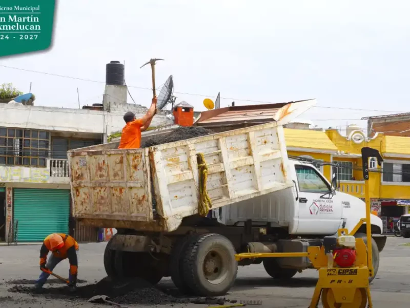 Gobierno Municipal realiza bacheo en diferentes vialidades de San Martín Texmelucan