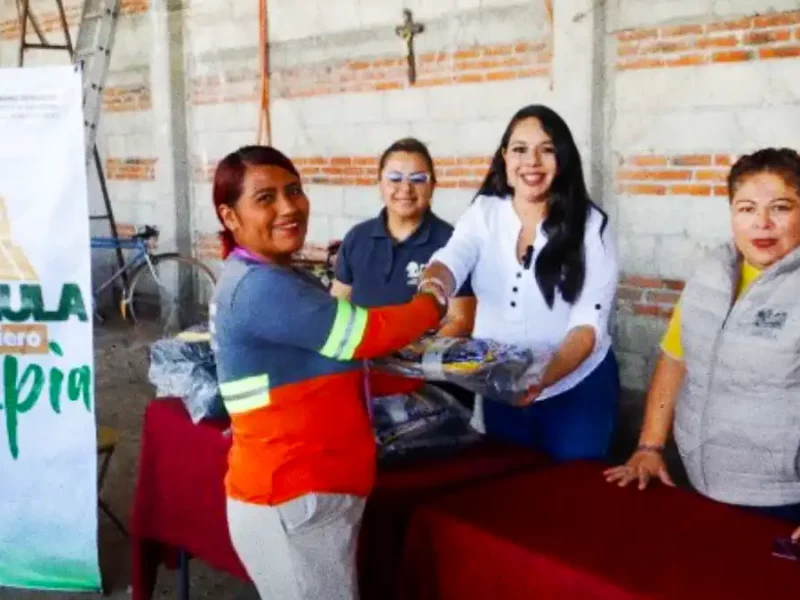 Reafirma Tonantzin Fernández compromiso con personal de Limpia, entregan kits de protección impermeable