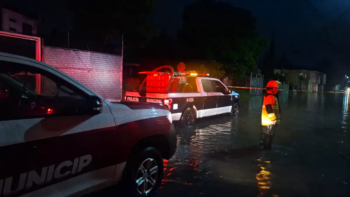 Gobierno de Cuautlancingo realiza trabajos urgentes de desazolve ante las intensas lluvias de este sábado