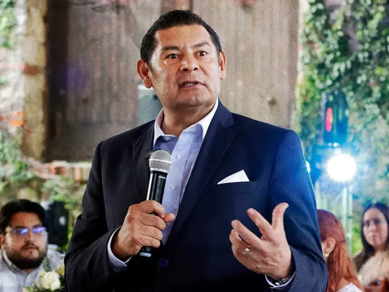 Alejandro Armenta da visto bueno a tren elevado en Puebla capital