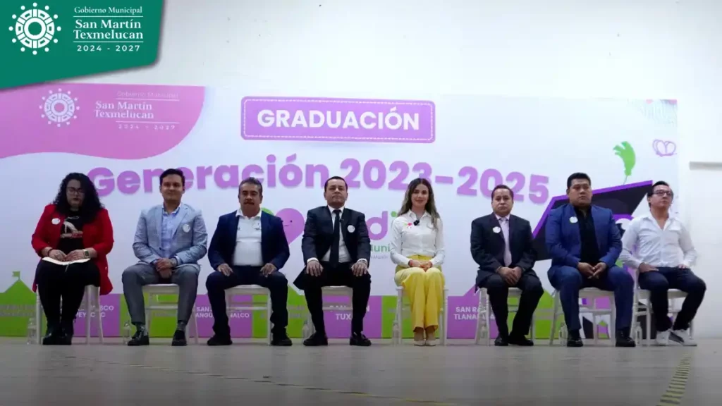 Presidenta del DIF Municipal, Karla González, encabeza ceremonia de graduación de los CAIC´S de Texmelucan
